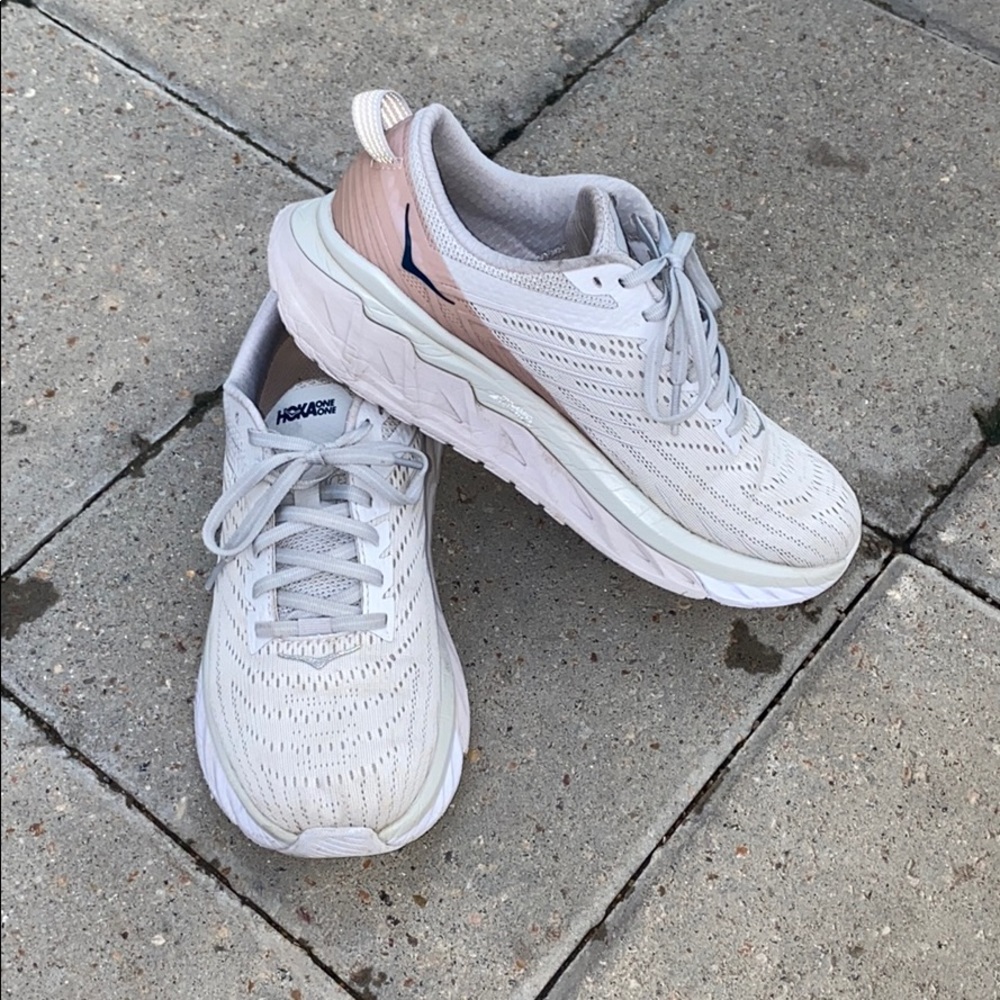 HOKA ONE ONE TIME ARAHI 4